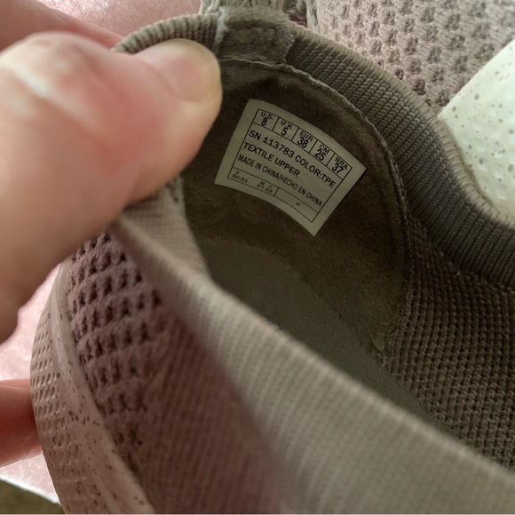 Neutral Tan Bob’s from Skechers Loafers with memory foam size 8, EUC - Picture 5 of 7